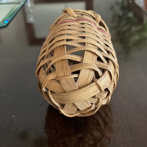 Vintage hanging basket.  Small size.  In good shape. - Picture 3 of 4